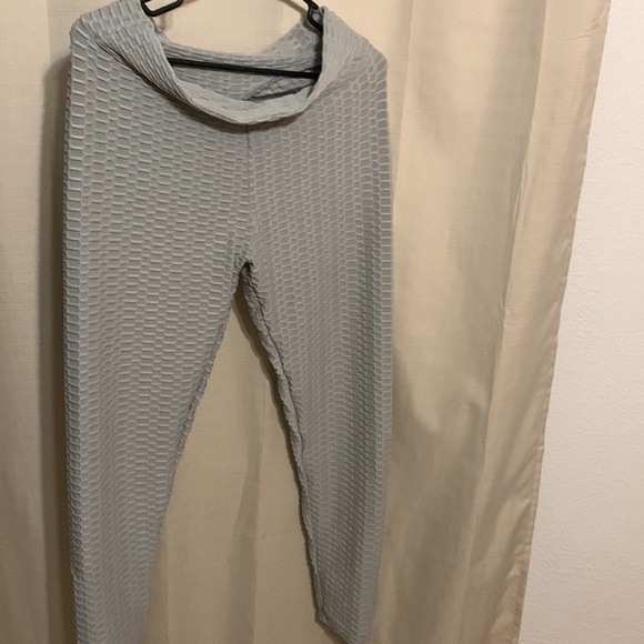 TikTok leggings! Will make your butt look even better! - Picture 2 of 4